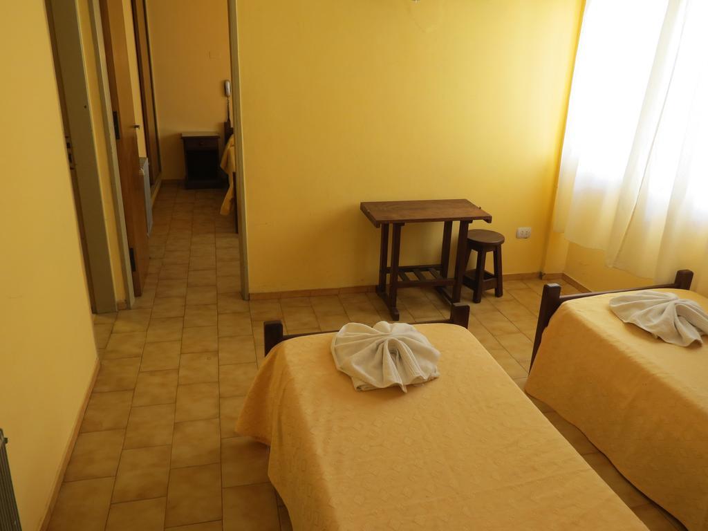 Hotel Arenales Villa Carlos Paz Szoba fotó