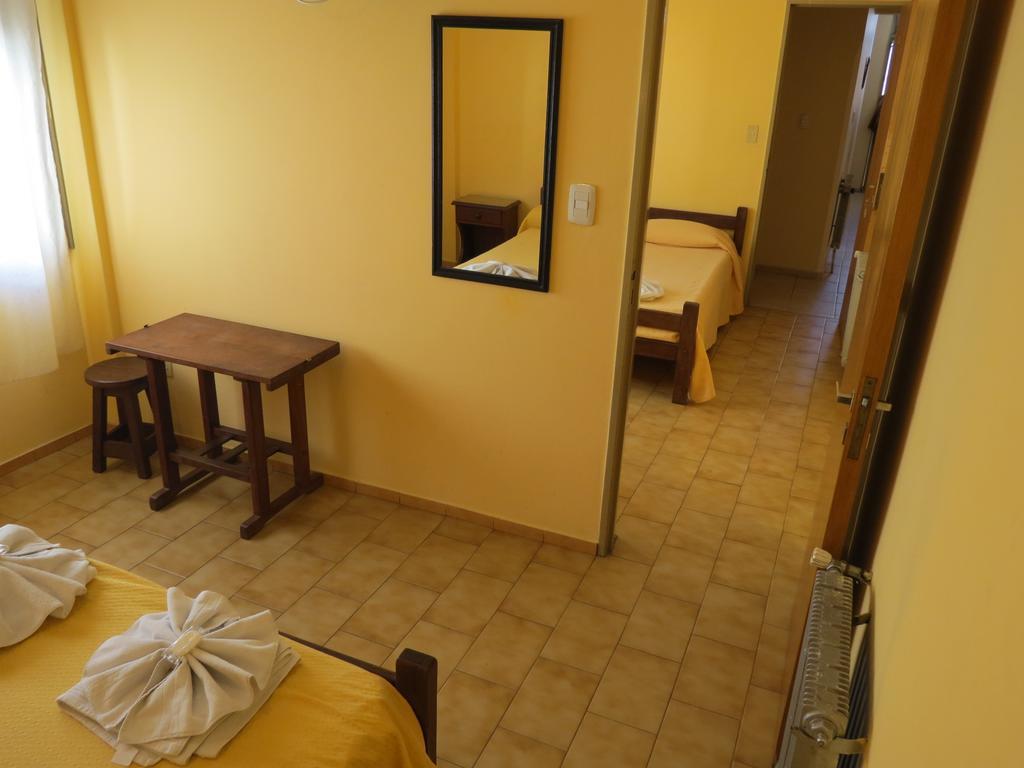 Hotel Arenales Villa Carlos Paz Szoba fotó