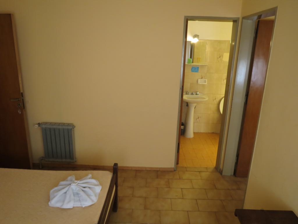 Hotel Arenales Villa Carlos Paz Szoba fotó
